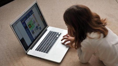 Подать заявление на получение паспорта можно через Интернет